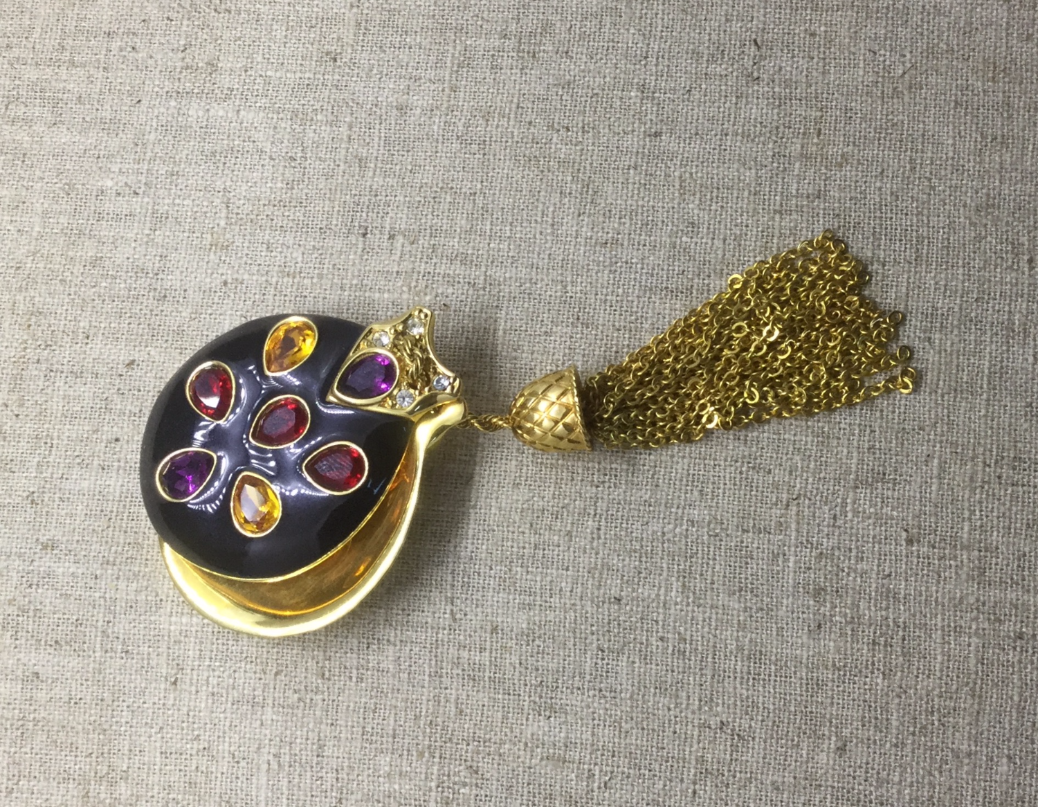 Брошь с подвеской от SWAROVSKI