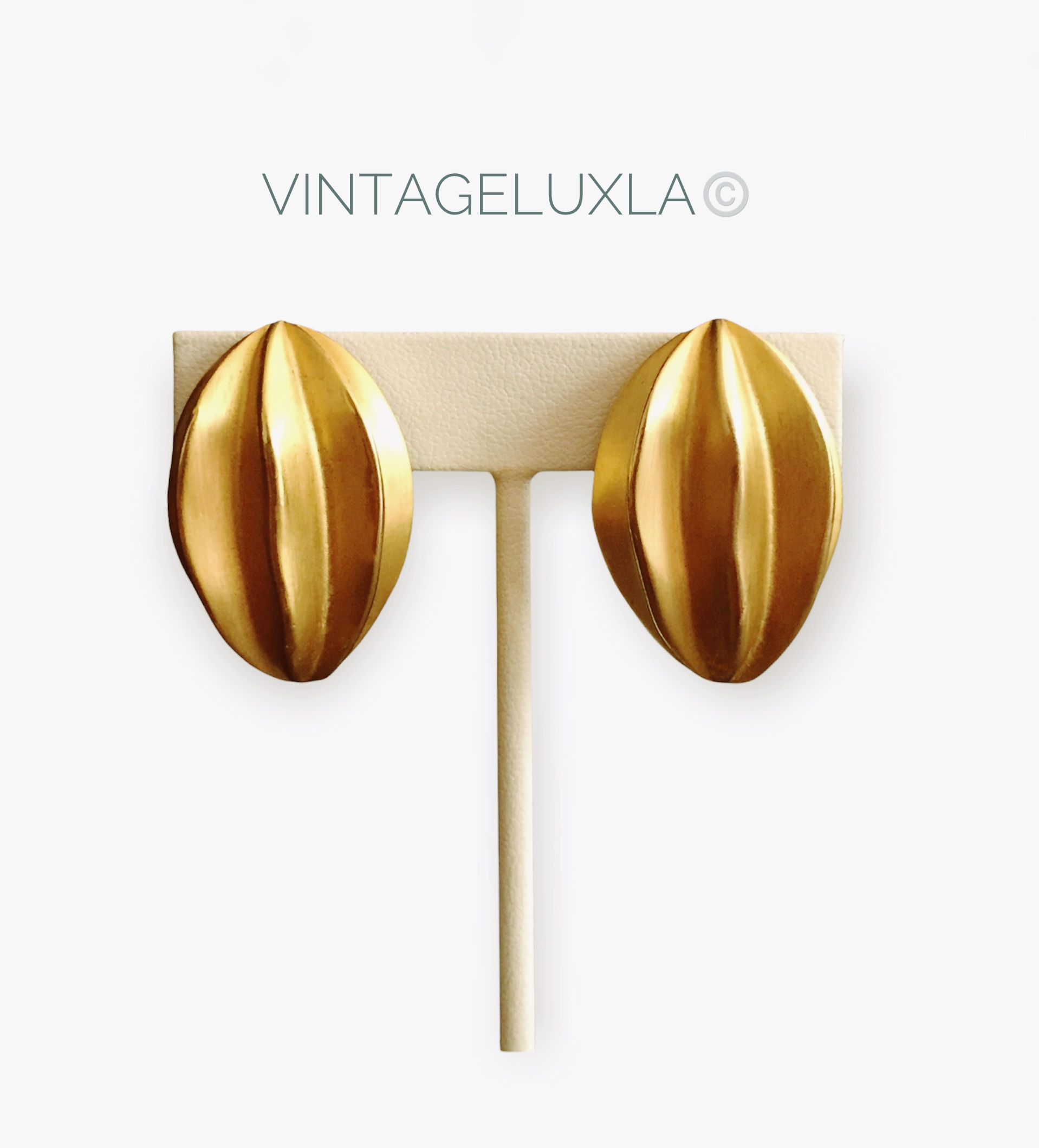 Винтажные клипсы от GIVENCHY