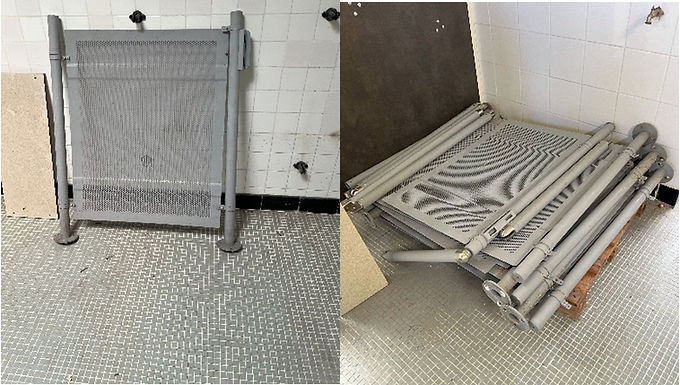 Clôtures extérieures métalliques grises avec poteaux