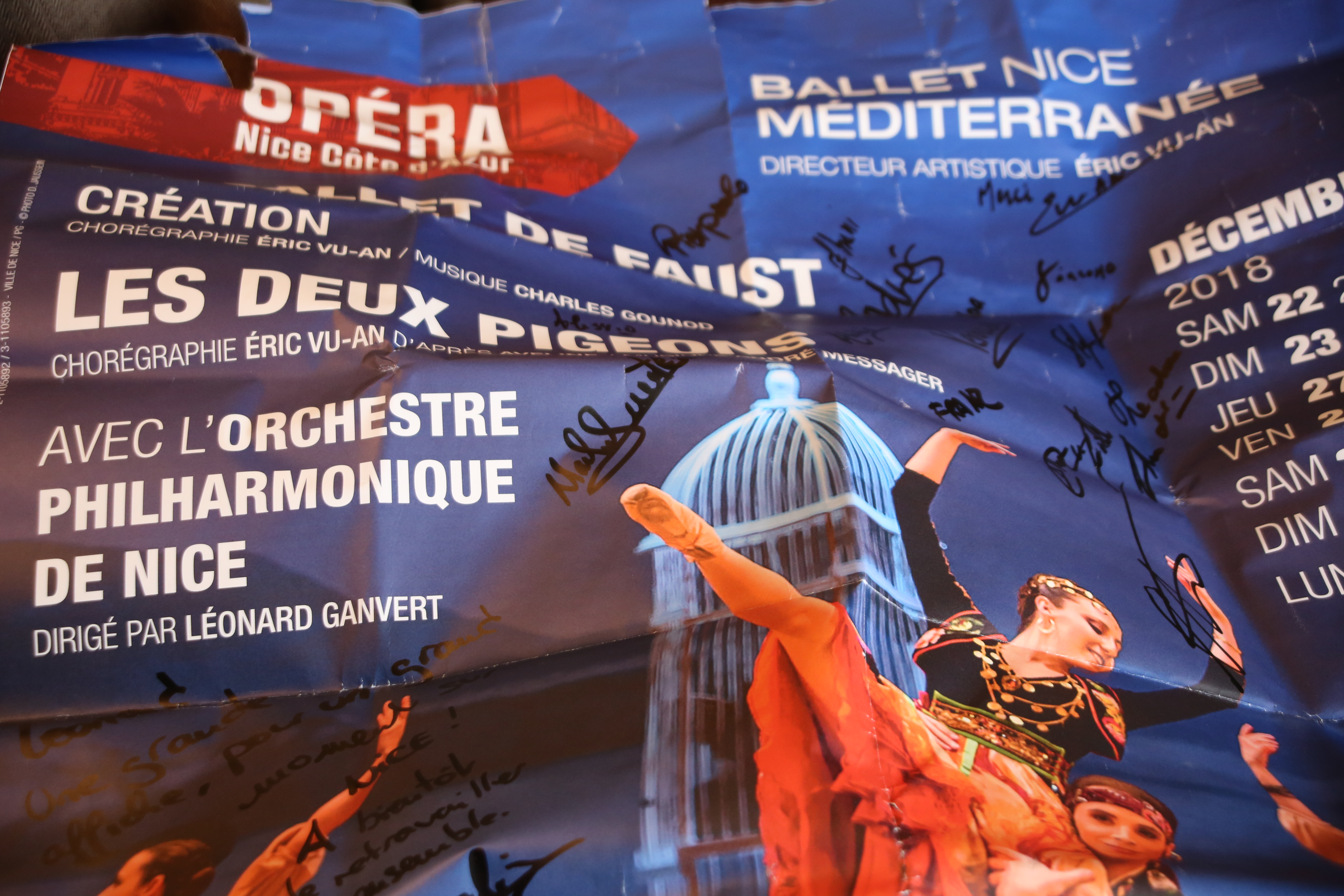 ... les autographes des danseurs