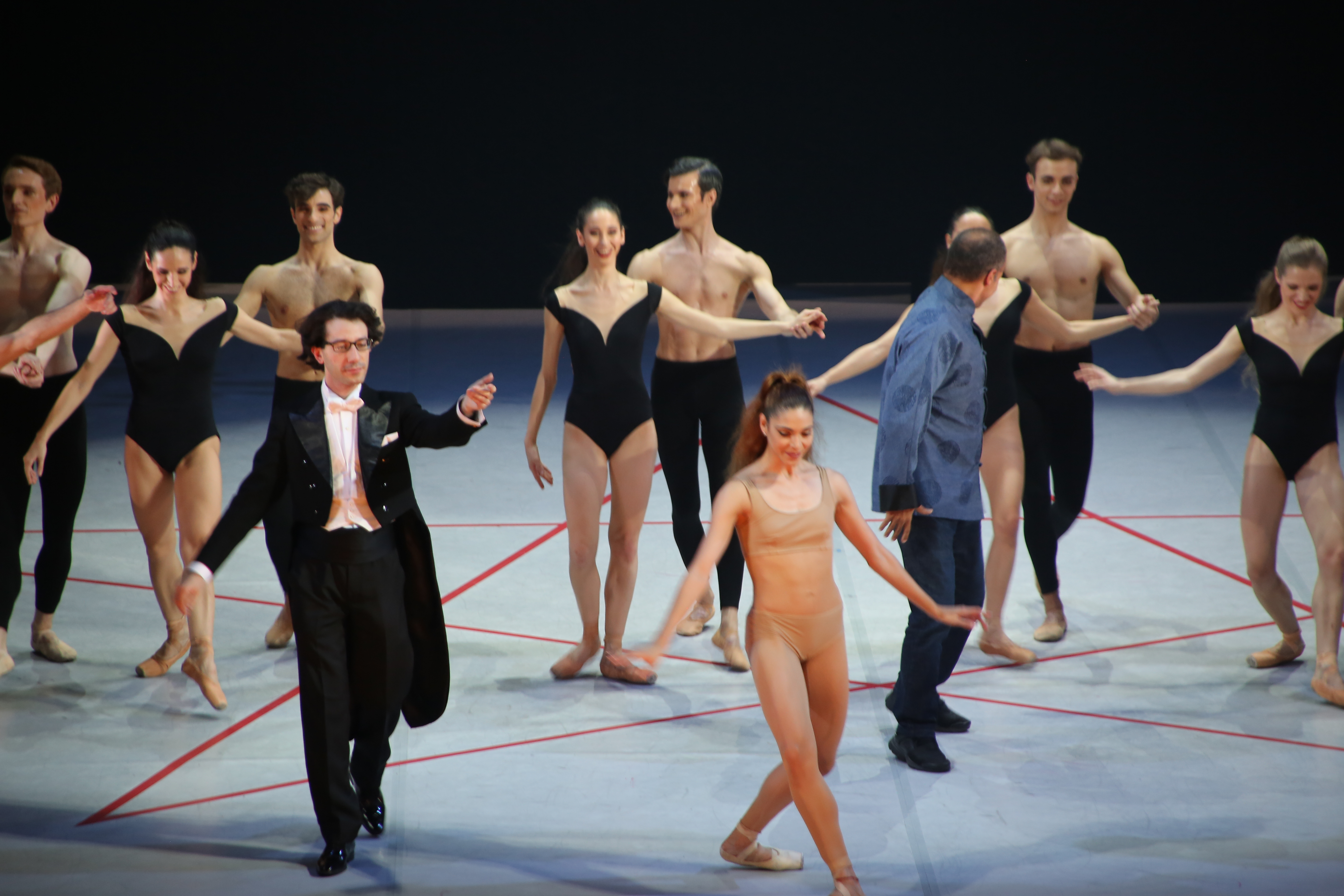 Le chorégraphe se joint à la troupe