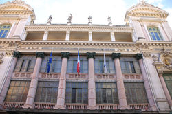 L'entrée de l'Opéra