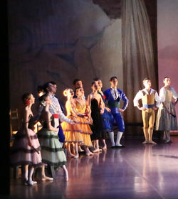 Mercedes, Ilenia Vinci, et Espada, Alessio Pulitani, entourés des petites amies