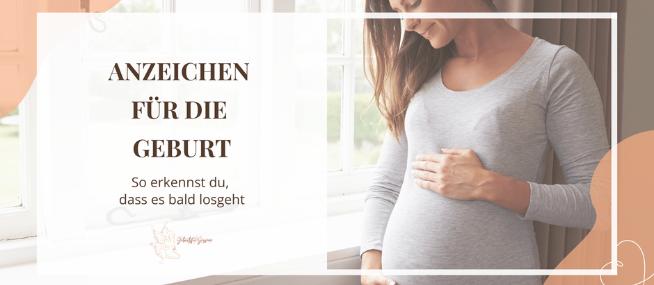 Schwangere Frau am Fenster – achtsamer Moment mit Babybauch