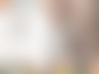 Ostern mit Baby und Mama und Osterkorb mit Ostereiern