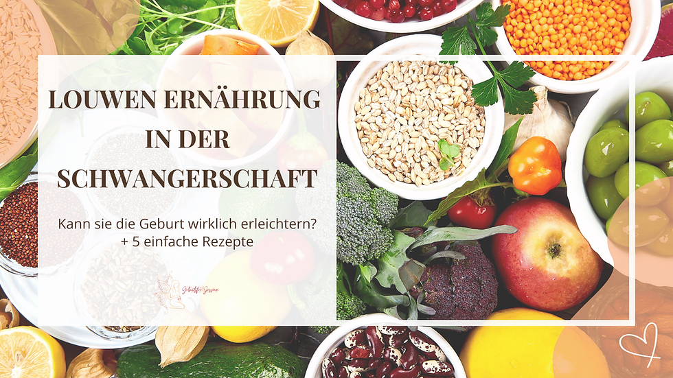 Auswahl nährstoffreicher Lebensmittel der Louwen Ernährung in der Schwangerschaft mit Lachs, Avocado, Beeren, Brokkoli, Nüssen, Hülsenfrüchten und Knochenbrühe auf einem Holztisch.