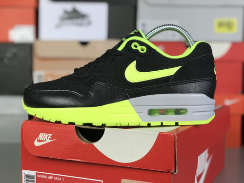 nike air max plus black volt