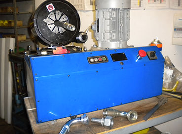 PRESSE POUR TUYAUX HYDRAULIQUE.JPG