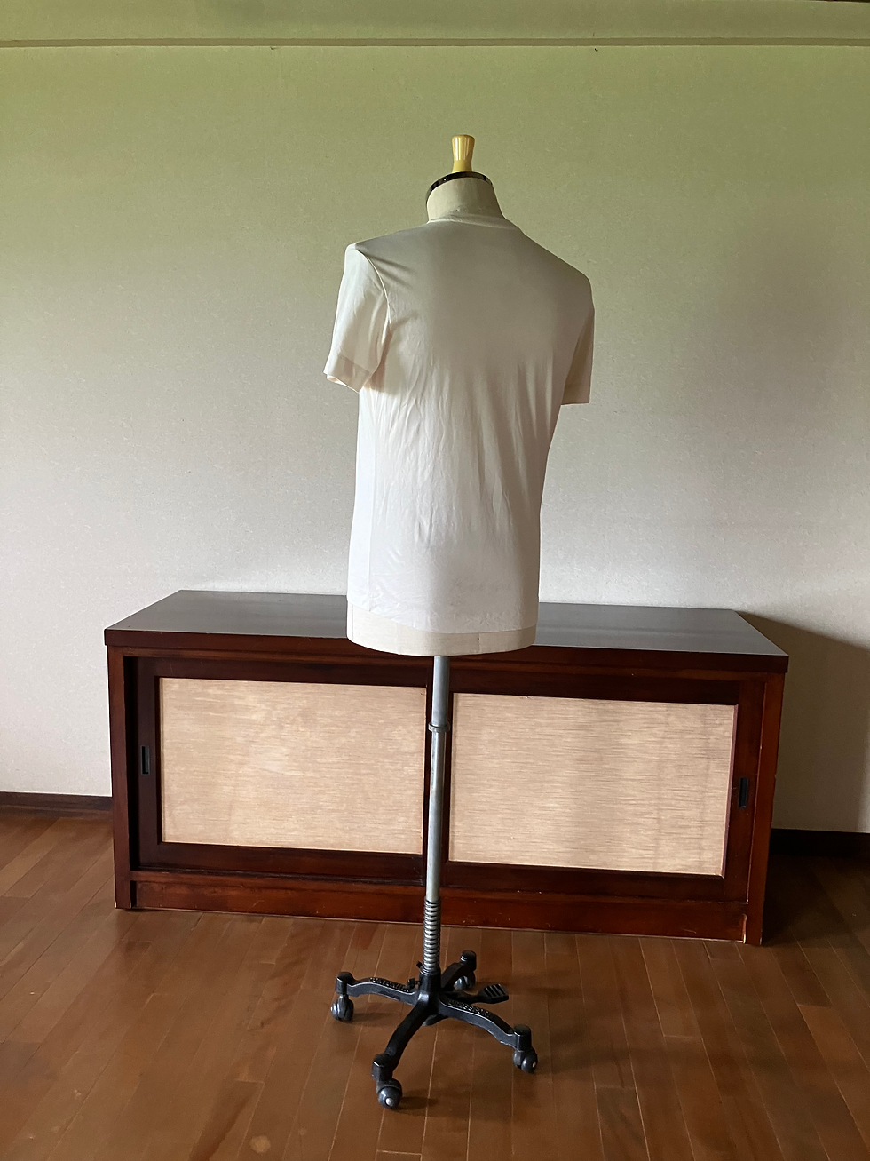 サムネイル： 原木染め　小粋な常連さんTシャツ