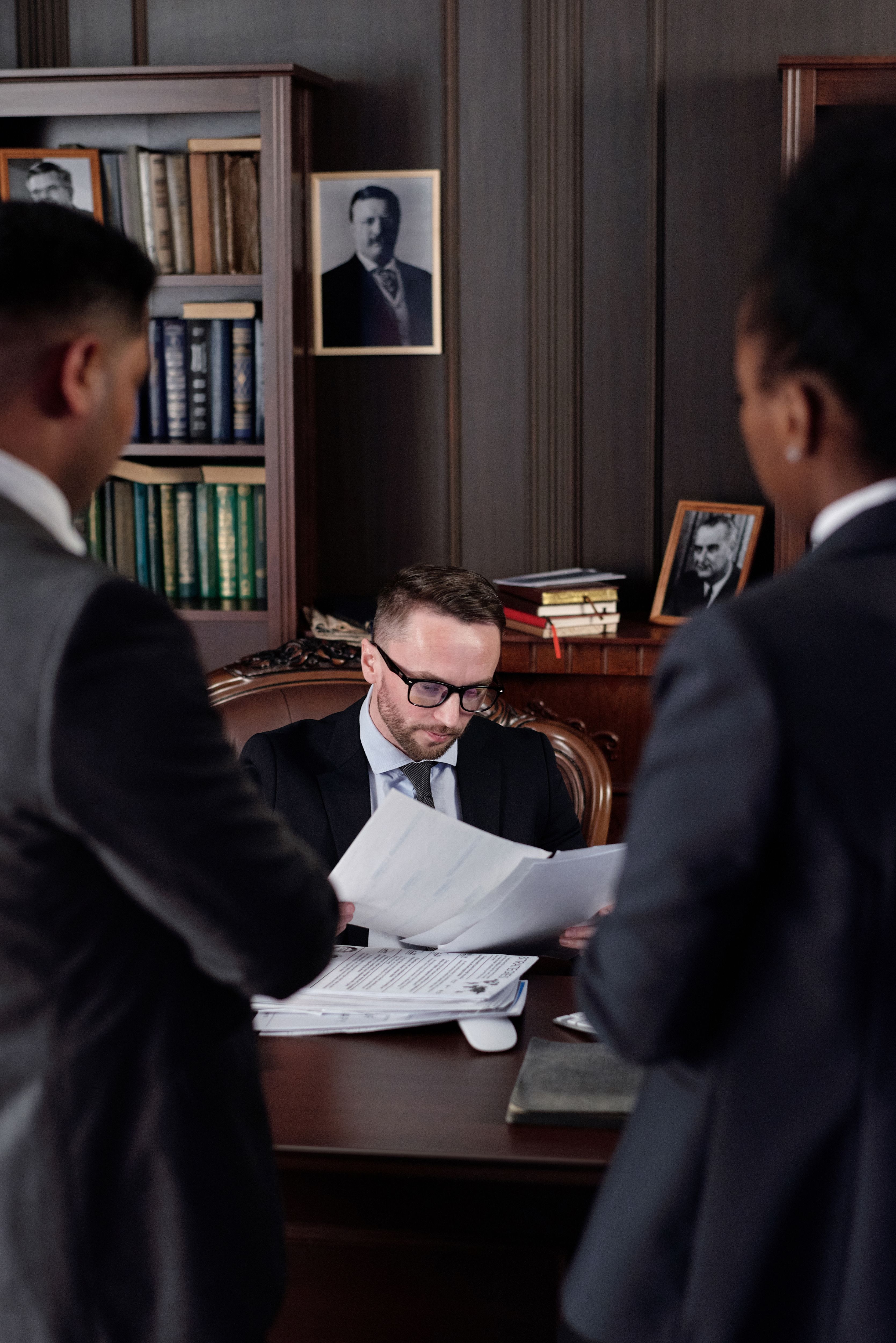 04c_consulting_advisory_pexels.jpg