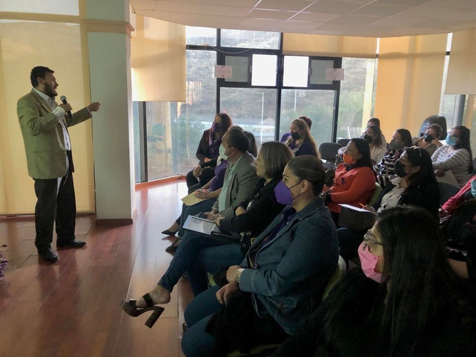 Preparan a personal que atiende a mujeres víctimas de violencia, sobre protocolo para Juzgar con Per