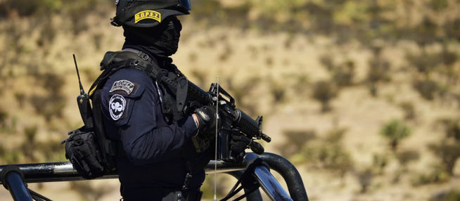 En cateo, SSP y FGR aseguran cartuchería, cargadores para armas de fuego y droga en un domicilio de 