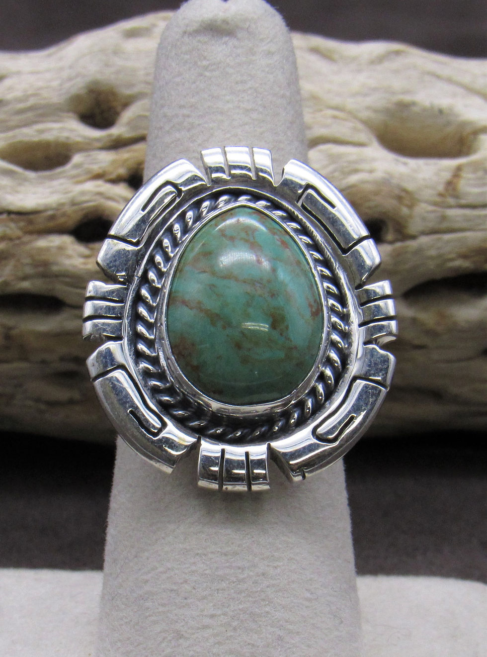 Stunning Sterling Silver and Turquoise Ring Size 7 1/4