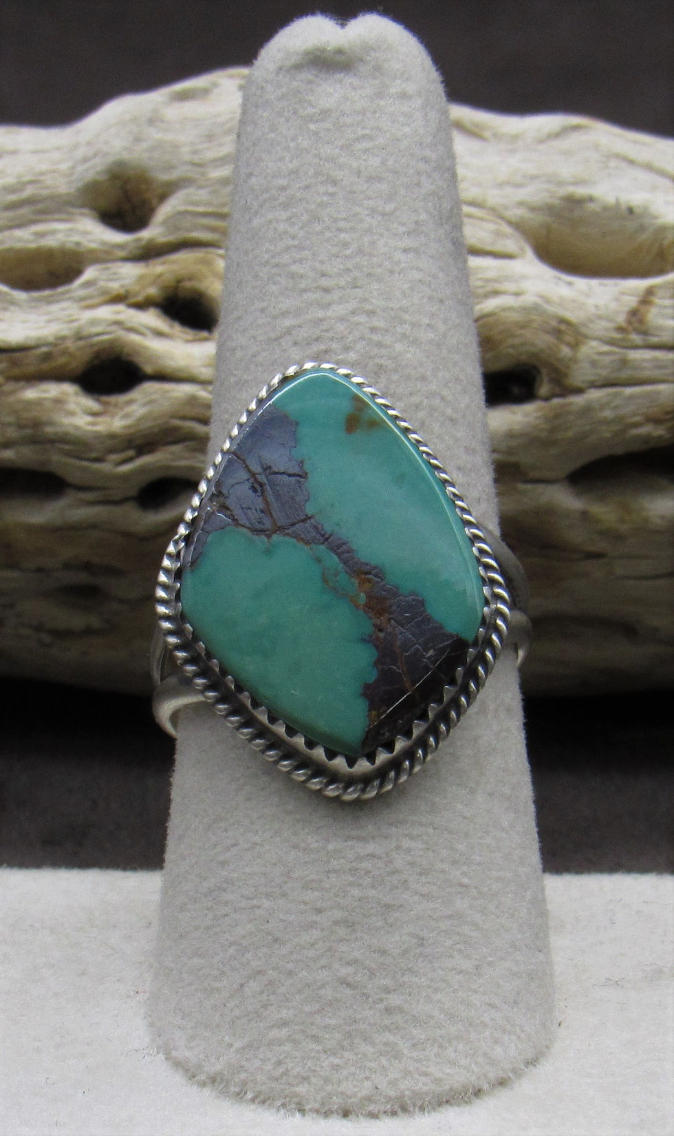 Stunning Turquoise and Sterling Silver Ring Size 9