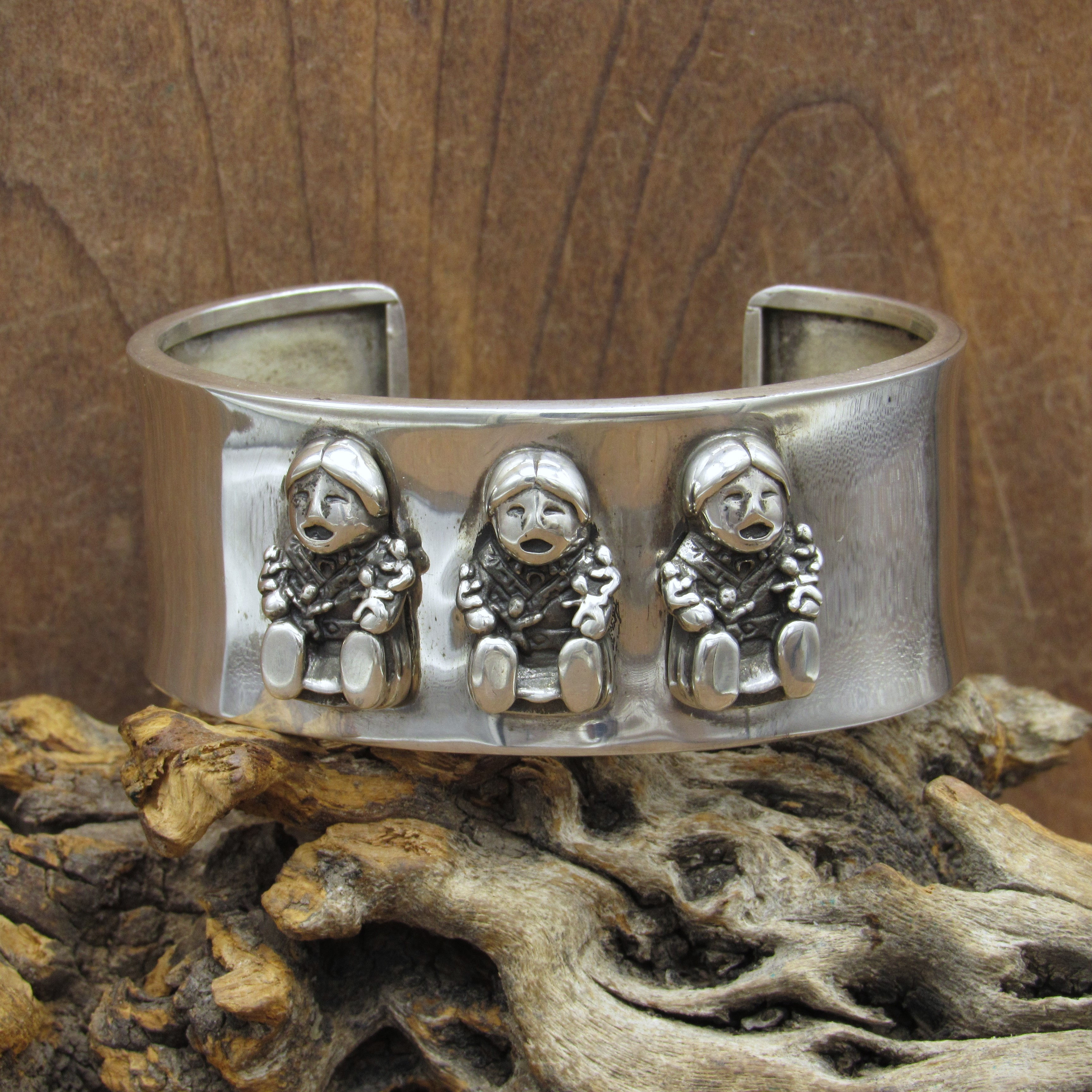 *Vintage Southwest Sterling Silver Storyteller Cuff Bracelet