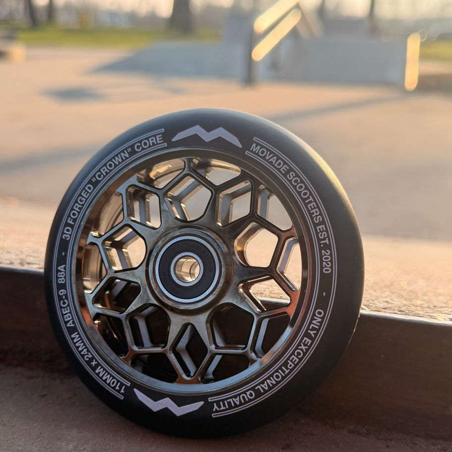 Stunt-Scooter Wheel von Movade in Dark Chrome (Felgendesign: Crown)