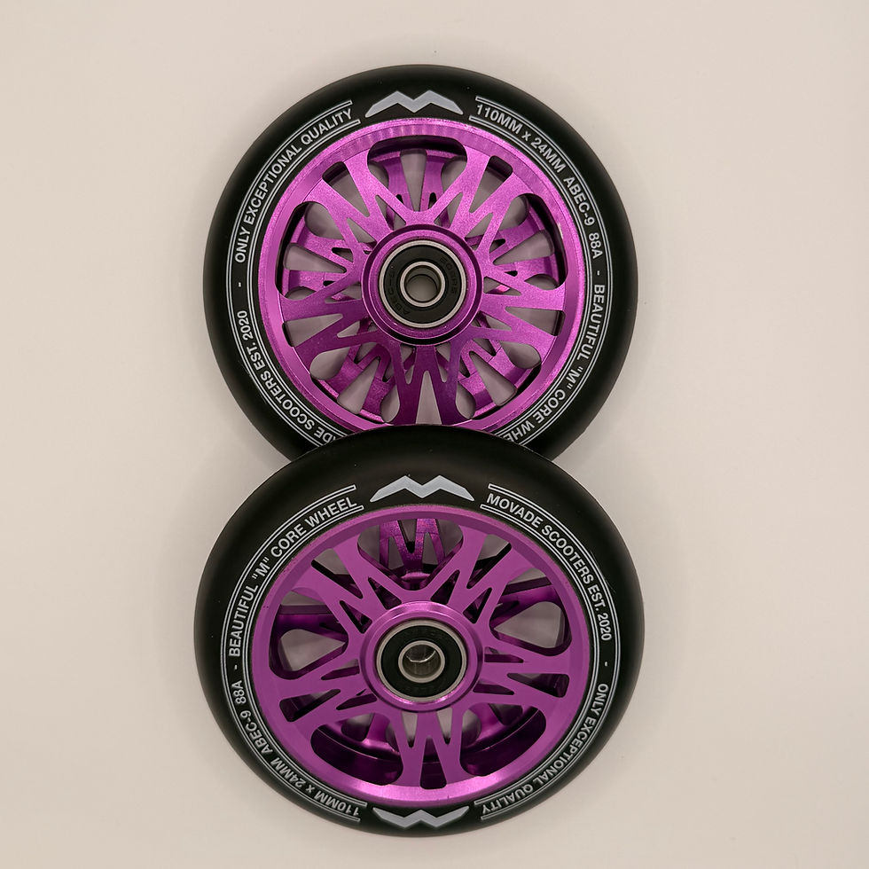 2 Stunt-Scooter Wheels von Movade in Lila übereinander liegend (Felgendesign: M)