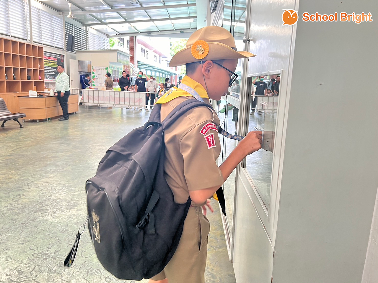 ระบบเช็คชื่อเข้า-ออกโรงเรียน