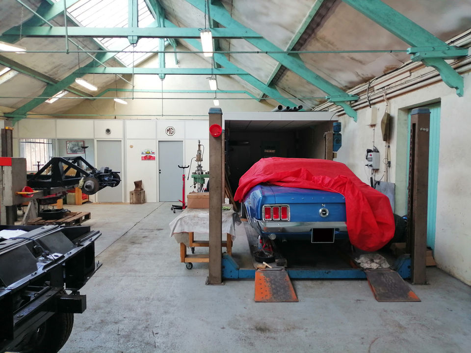 carisme-atelier-renovation-voitures-anciennes-003.jpg