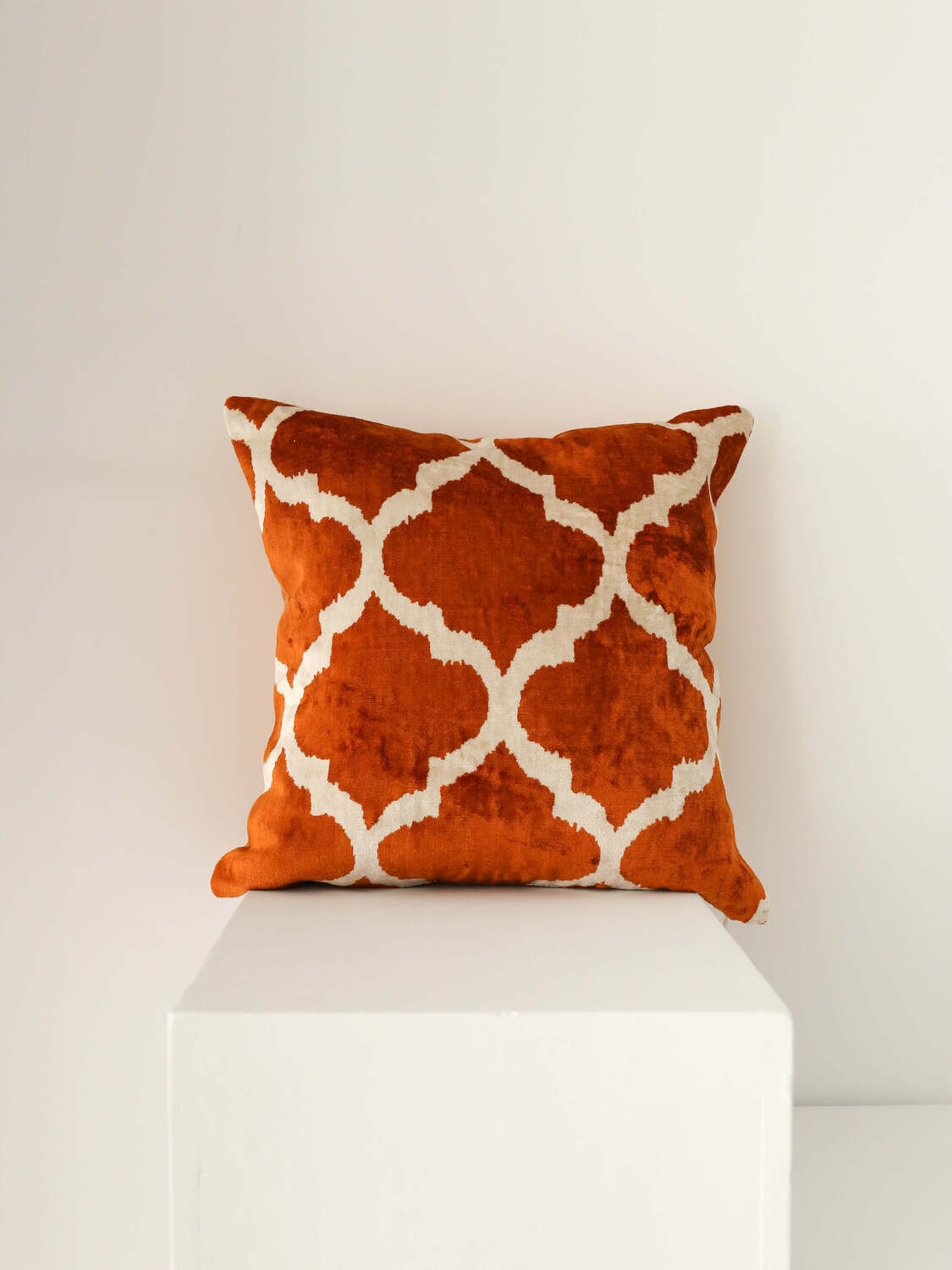 Maia İpek Kadife Kırlent (Tarçın)