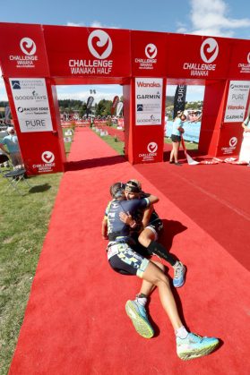 WANAKA, NEW ZEALAND - FEBRUARY 18: Laura Siddall of Great Britain and Yvonne van Vlerken of Austria embrace following the 2017 Challenge Wanaka on February 18, 2017 in Wanaka, New Zealand. (Photo by Phil Walter/Getty Images) *** Local Caption *** Laura Siddall; Yvonne van Vlerken