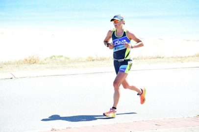 First lap of the run - trying to find rhythm and building up. (Photo cred. the awesome Delly Carr)