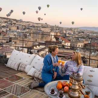 Henna Hotel in Göreme Cappadocia - roof top terrace with ballons