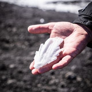 Eisstücke Wanderung Ätna Vulkan krater Schnee Sizilien