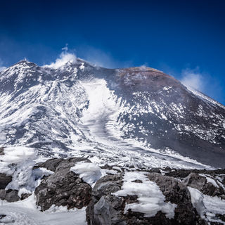 Wanderung Ätna Vulkan krater Schnee Sizilien
