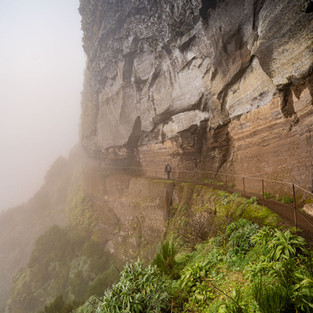 From Pico do Areeiro 1818m to Pico Ruivo 1862m