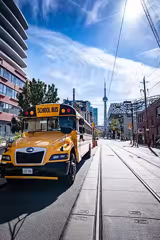 Kanada Toronto Ontario gelber Bus CN Tower