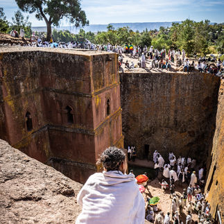 Pilger und Sankt Georg Kirche Lalibela Äthiopien