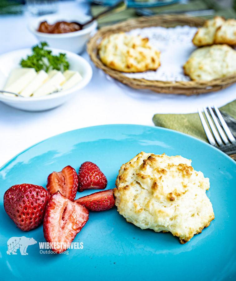 Frühstückstisch Erdbeeren Muffins