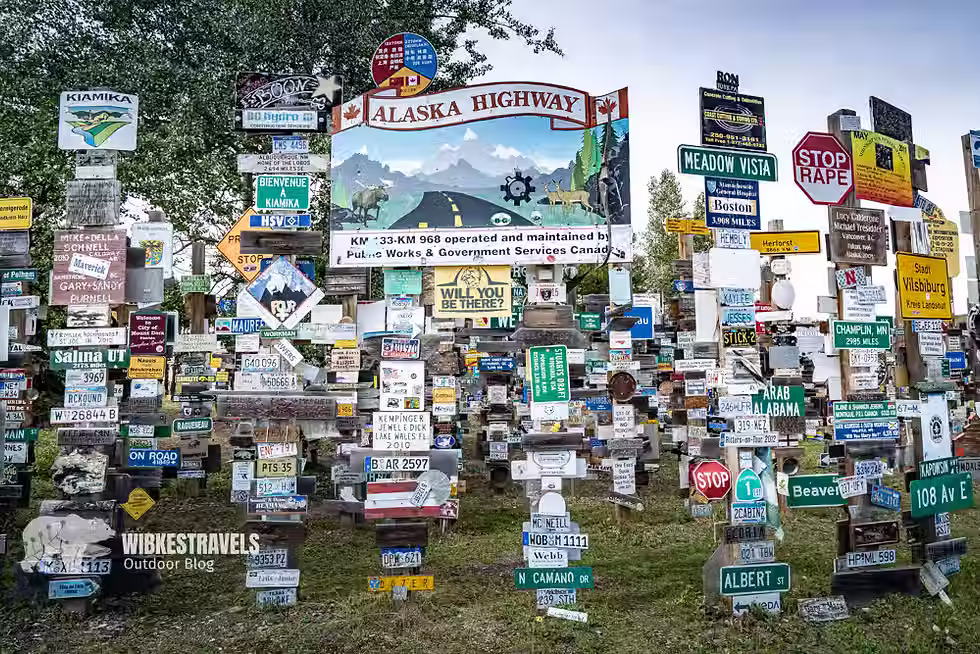 Kanada Alaska highway Sign Post Forest Watson lake Schilderwald