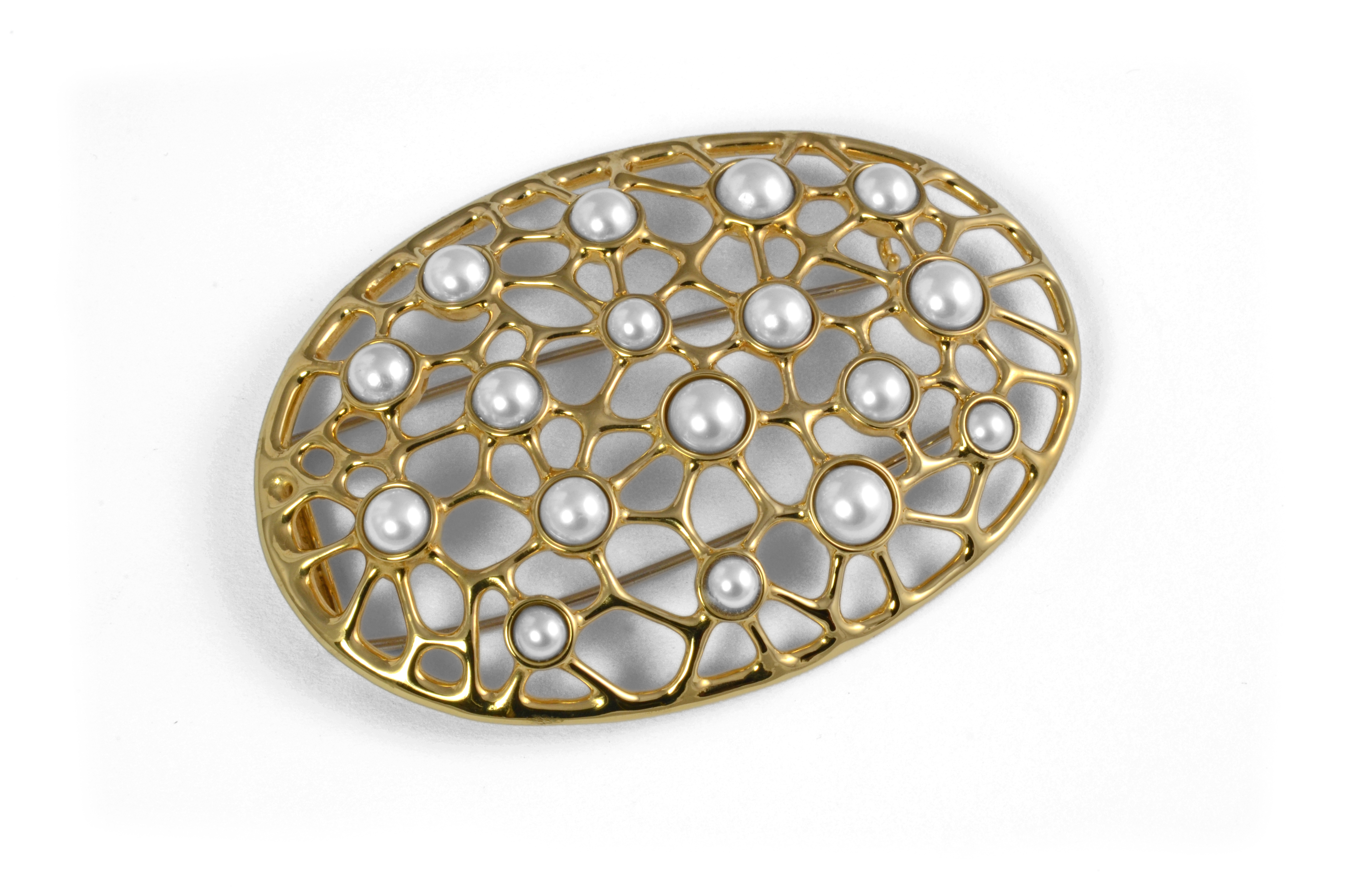 Contemporary pearl brooch