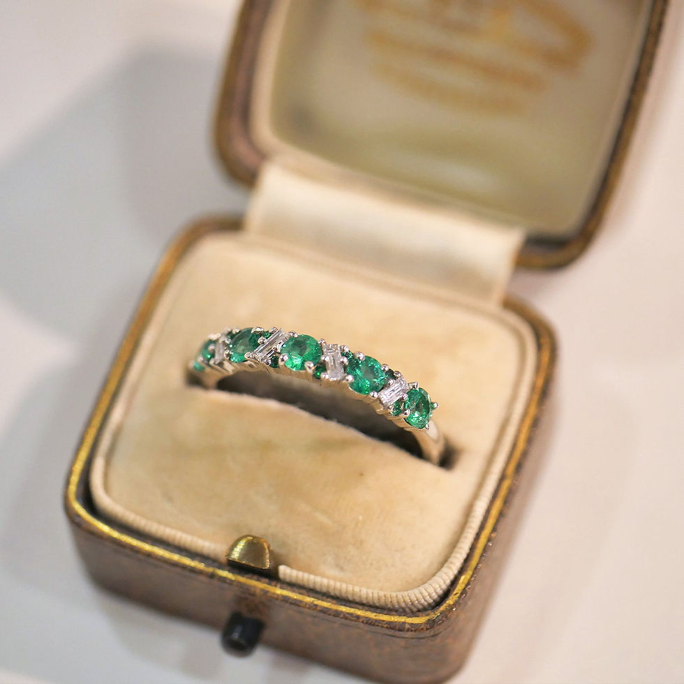 Thumbnail: Custom Emerald and Diamond Confetti Band