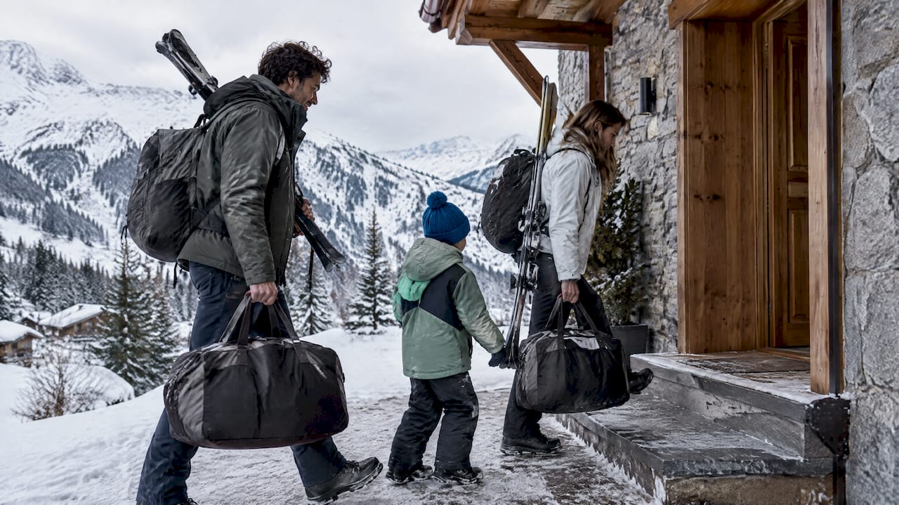 Ski Transfers: 4 Options, Winter Safety, and When to Book