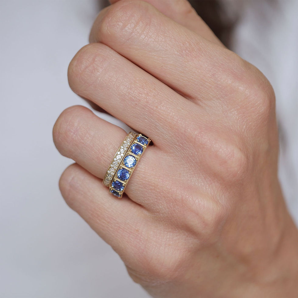 Thumbnail: Luxe 5mm Cornflower Blue Sapphire Notched Deco Band