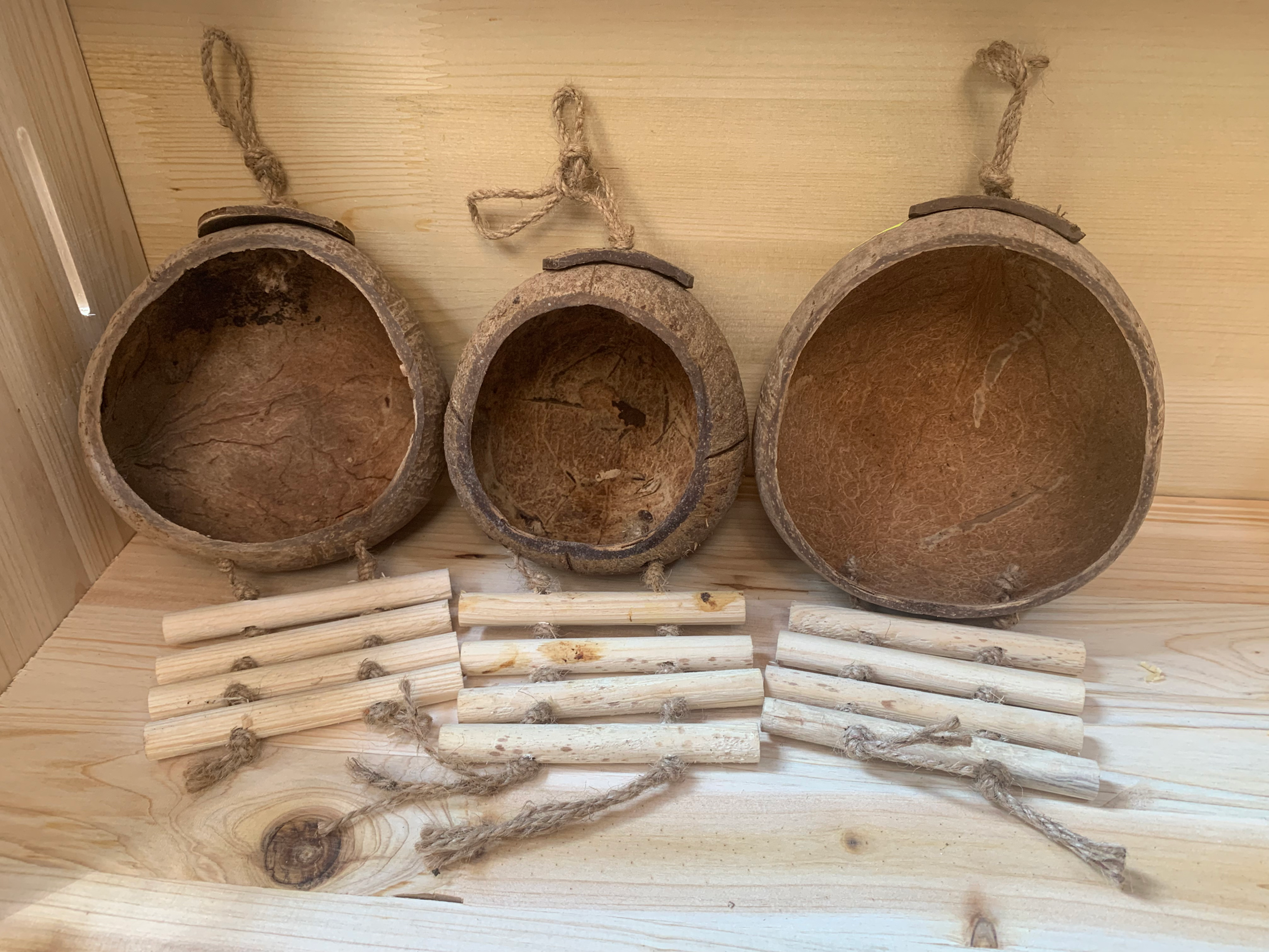 nhà ngủ treo gáo dừa ( nửa trái )