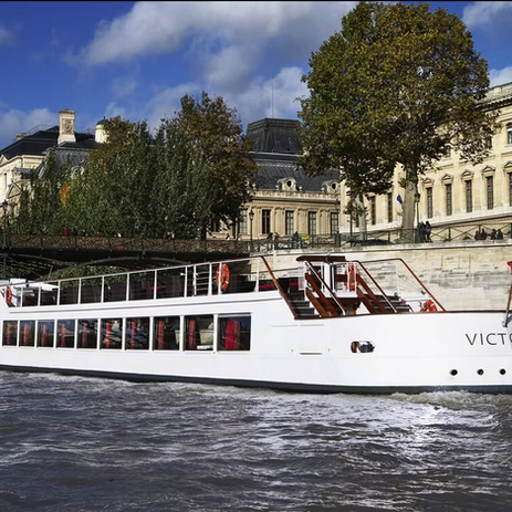 Dîner croisière sur un yacht de luxe sur la Seine
