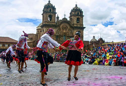 cusco-carnaval-fiesta