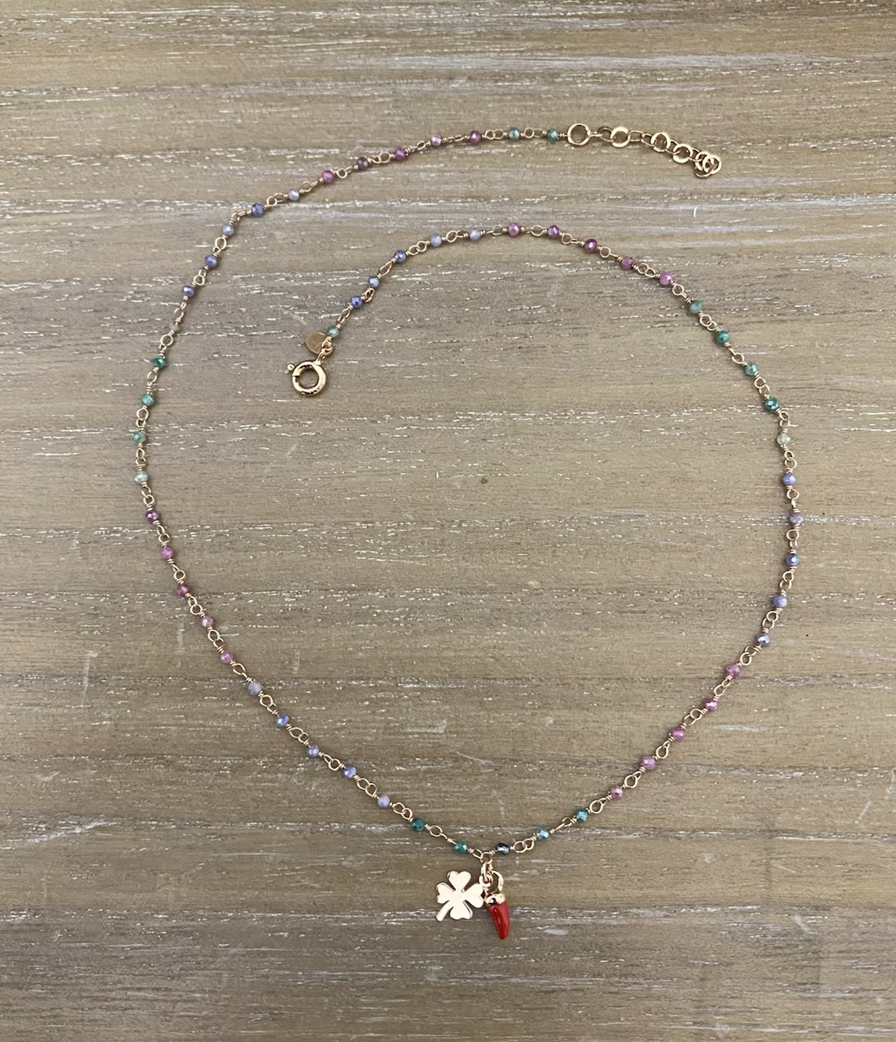 Collana in argento placcato oro rosa con cristalli e corno di smalto