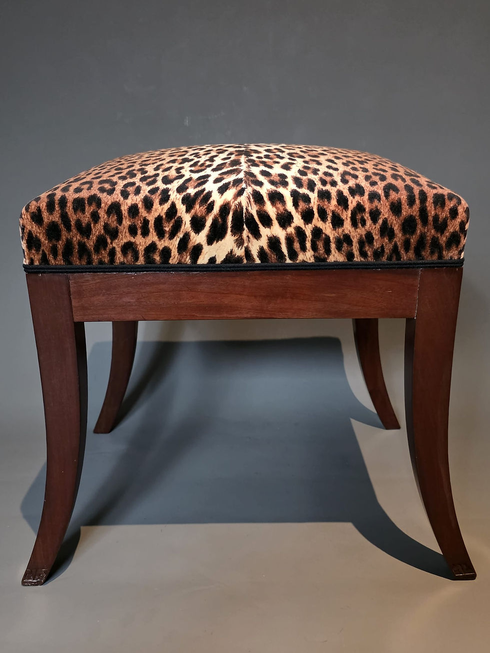 Thumbnail: Jacob Frères Rue Meslée,  tabouret estampillé d’époque Consulat.