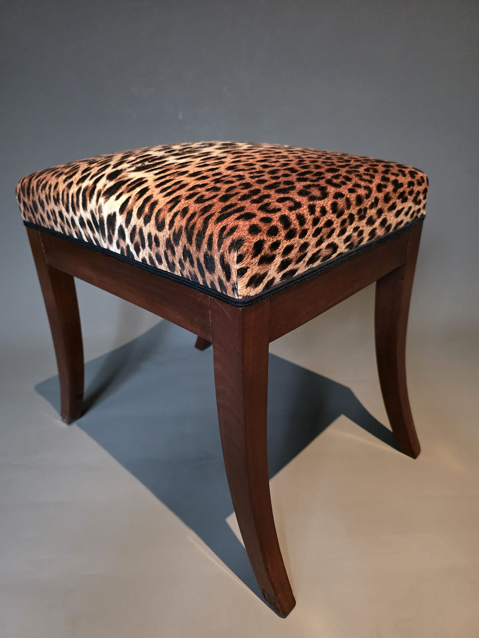 Thumbnail: Jacob Frères Rue Meslée,  tabouret estampillé d’époque Consulat.