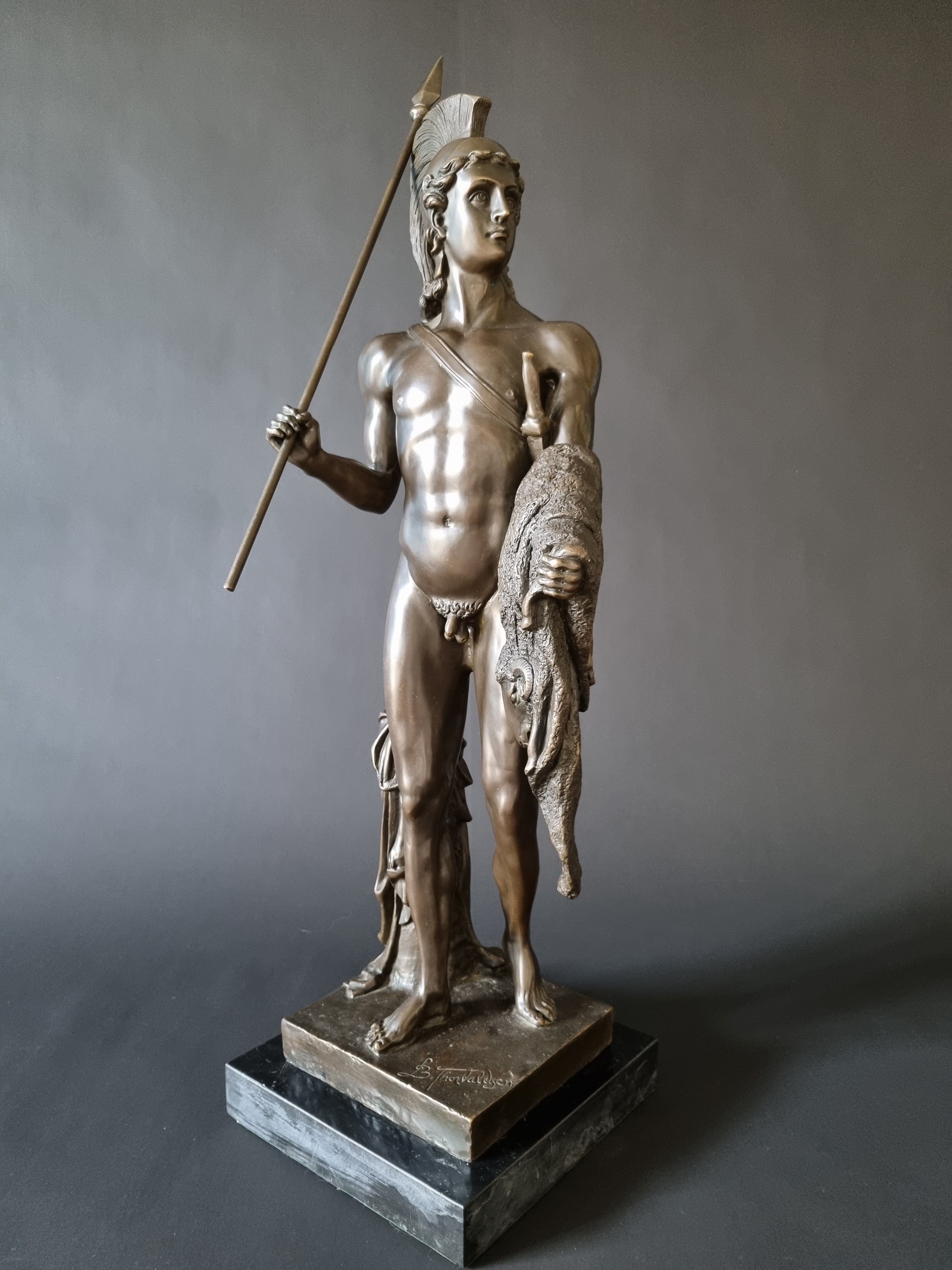 Jason à la Toison d’Or, Grand Bronze d'après Thorvaldsen. 71 cm.