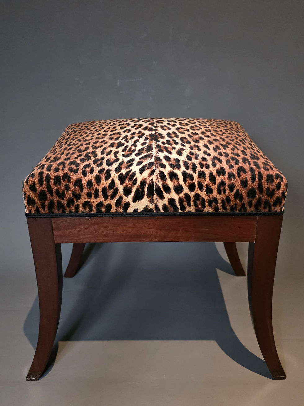Thumbnail: Jacob Frères Rue Meslée,  tabouret estampillé d’époque Consulat.