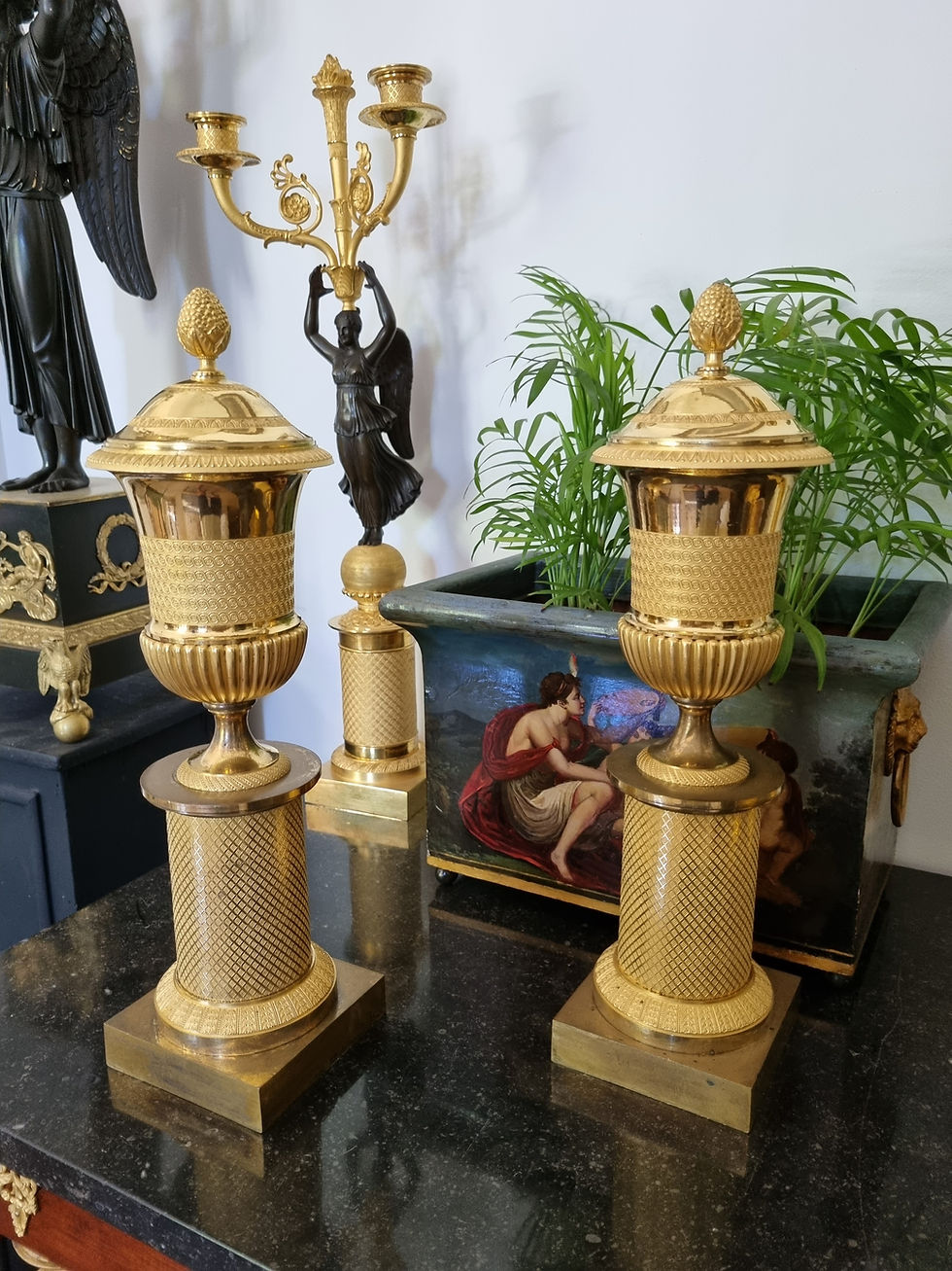 Thumbnail: Époque Empire: grande paire de cassolettes réversibles formant flambeaux