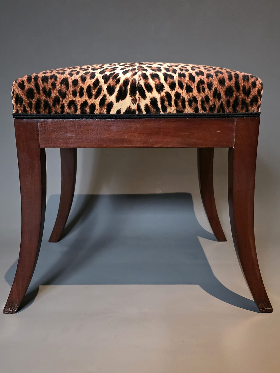 Thumbnail: Jacob Frères Rue Meslée,  tabouret estampillé d’époque Consulat.