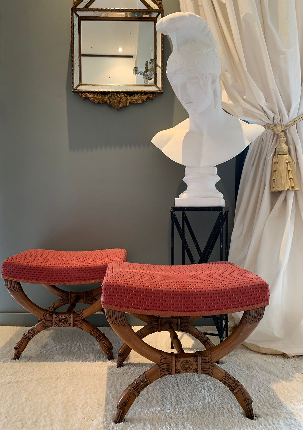 Thumbnail: Marcion : Rare paire de ployants curules d'après le modèle de Benoît-Pierre Marc