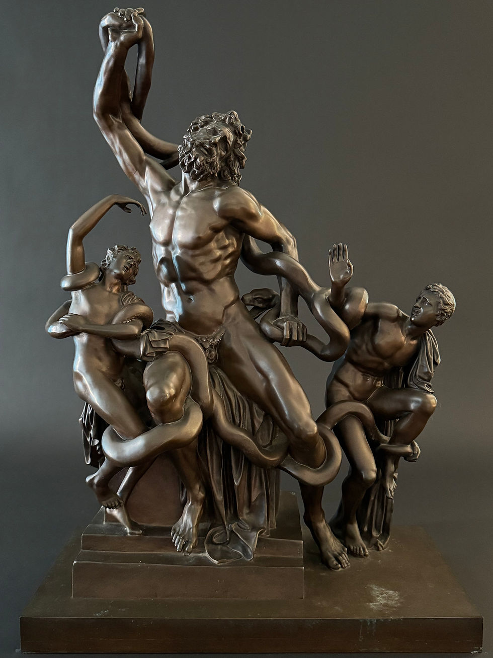 Thumbnail: Le Laocoon, grand groupe en bronze signé Barbedienne, XIXème siècle.